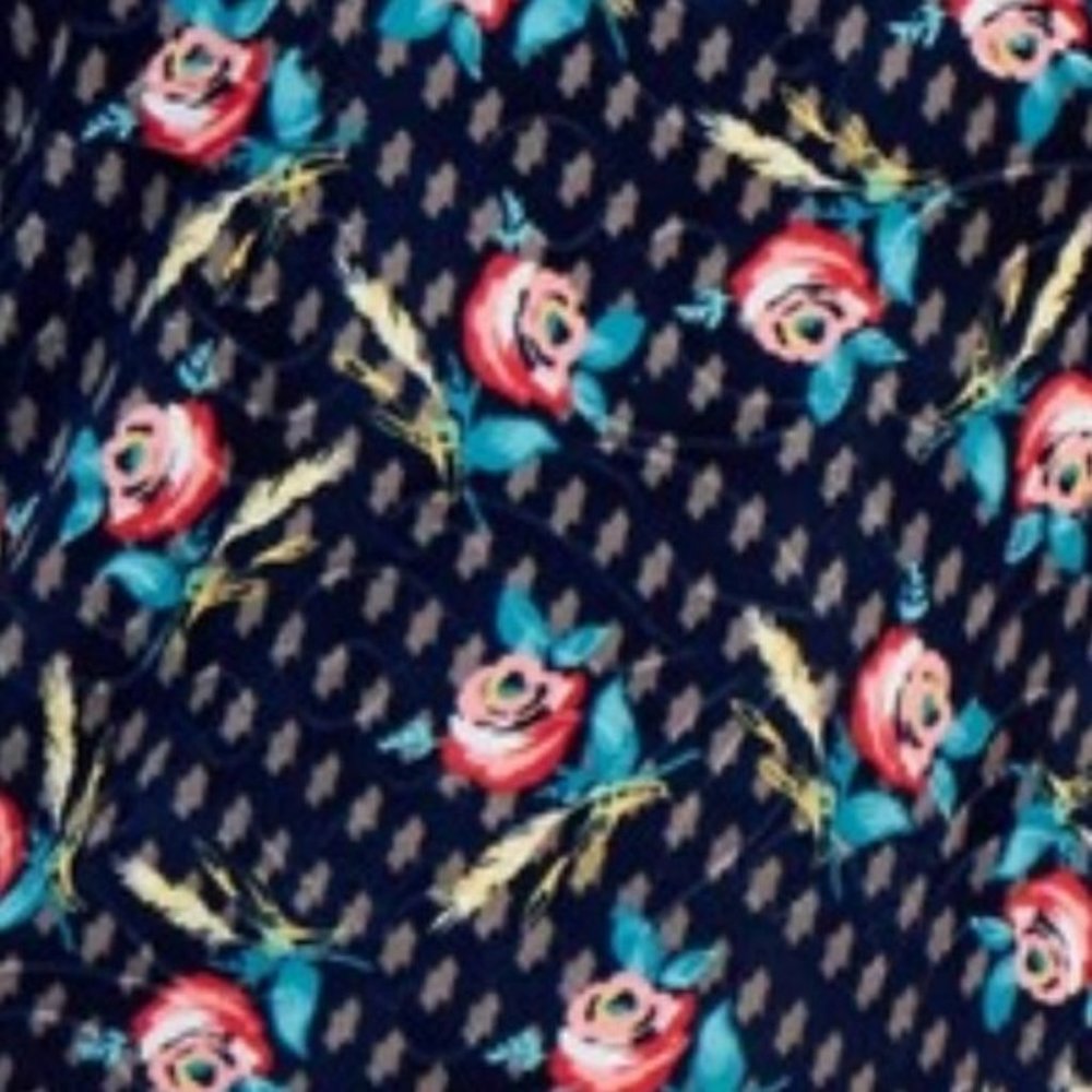 JM Collection Shifting Floral Top NWT - Picture 2 of 6